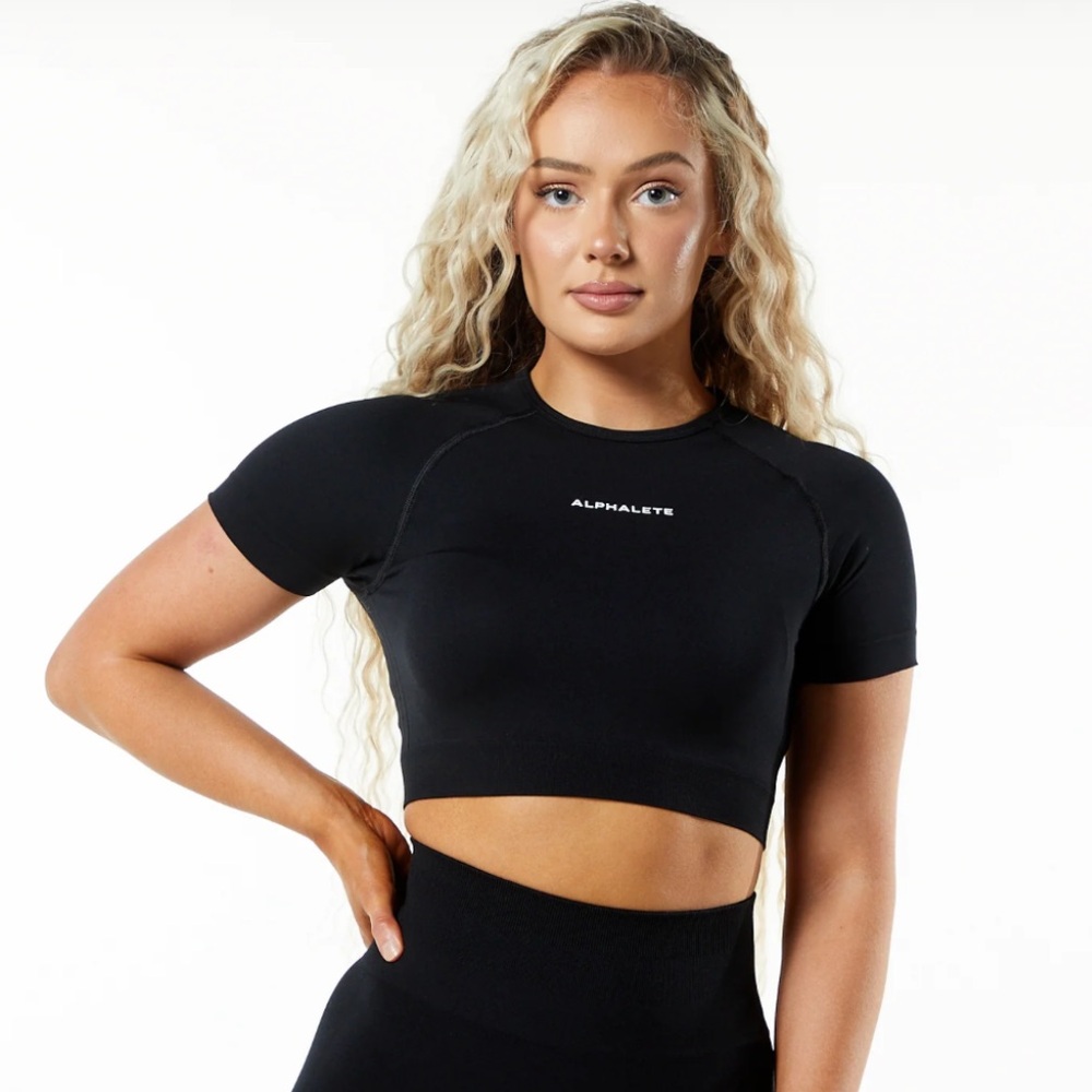 Alphalete Amplify Crop -
